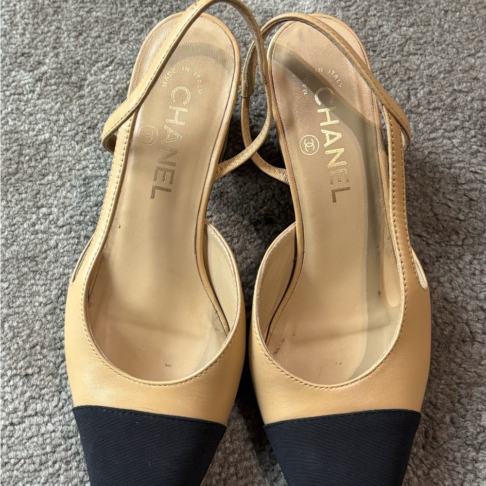 CHANEL Tan and Black Heels COA 38C